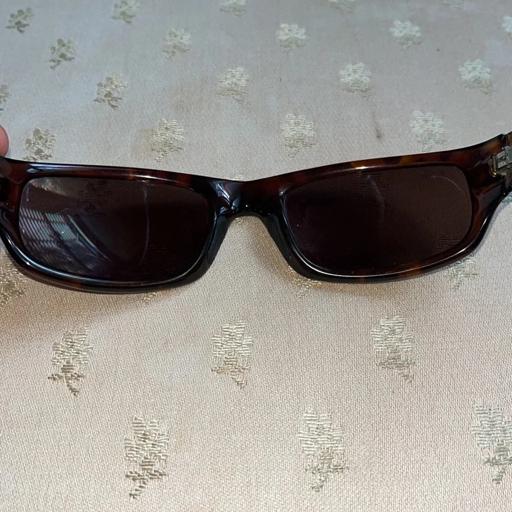 Maui Jim stingray sunglasses in very good condition. - Picture 7 of 10